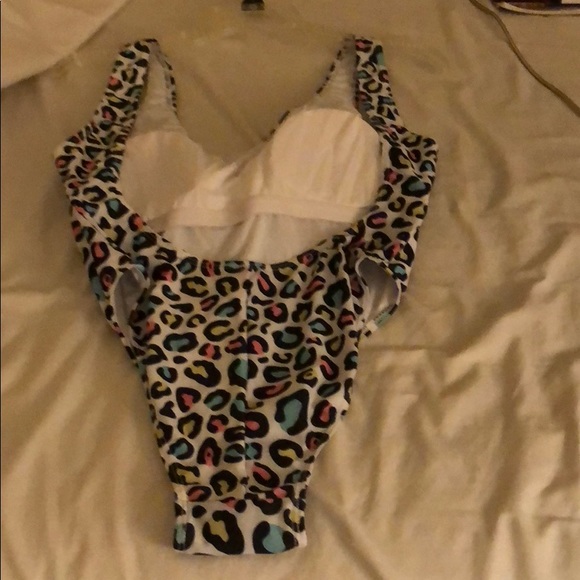 Bathing suits - Picture 4 of 4